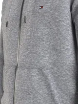 Buzo gris con capucha y cierre de cremallera, con logo de Tommy Hilfiger bordado en el pecho.
