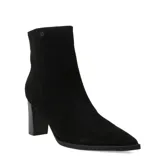 Bota de caña baja Bottero, confeccionada en cuero negro con acabado gamuzado. Presenta diseño de punta fina, taco cuadrado de altura media y cierre lateral interno.