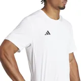 Remera deportiva Adidas Adizero Essentials, color blanco, de manga corta y cuello redondo, con ajuste ceñido. Presenta el logo de las tres barras en negro en el pecho.