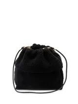 Bolso tipo bombonera de piel de oveja sintética en color beige y base de gamuza sintética color marrón chocolate. Tiene cierre de cordón ajustable y asas cortas.