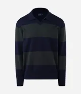 Suéter de punto con diseño de rayas horizontales anchas en bloques de color azul marino y verde oscuro. Presenta cuello tipo polo, mangas largas con puños acanalados y corte regular.