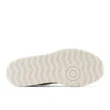 Championes urbanos New Balance modelo CT302CTA, color blanco con detalles en rosa, confeccionados en gamuza y malla, con logo "N" característico en los laterales y suela de plataforma.