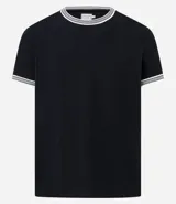 Remera de corte regular confeccionada en tejido texturizado de algodón y poliéster. Presenta cuello redondo y bordes de mangas con detalle de rayas contrastantes en blanco y gris.