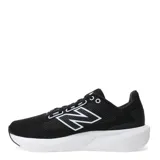 Championes de running New Balance modelo 413 V3, color negro con suela blanca. Presentan un diseño de malla transpirable sin costuras, con el logo 'N' característico en los laterales y cierre mediante cordones.