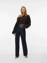 Jeans de tiro alto con corte wide leg en color azul oscuro, con costuras contrastantes y diseño clásico de cinco bolsillos.
