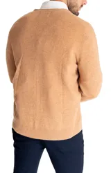 Cardigan de hombre tejido en cashmere 100% natural, con cuello en V, cierre frontal de botones y puños y ruedo acanalados.