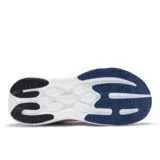 Championes de running New Balance modelo 1080v15, con capellada de malla transpirable en color blanco. Presenta una mediasuela con tecnología de amortiguación degradada en tonos azul y fucsia, y detalles en azul marino en el logo lateral, cordones y talón.