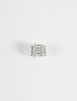 Earcuff metálico de cuatro vueltas con diseño de esferas pequeñas en los extremos.