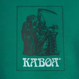 Buzo verde con estampa rectangular en el pecho con dibujo de la muerte y texto en ruso. Corte clásico y cuello redondo.