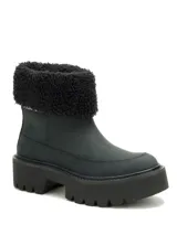Bota de caña baja Cat modelo Colorado Max Roll Do, de color negro. Está confeccionada en nubuck con suela gruesa de goma dentada y plataforma, y cuenta con un borde superior con forro de corderito sintético negro.