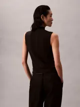 Sweater negro sin mangas Calvin Klein confeccionado en mezcla de viscosa y poliéster, con diseño ajustado y cuello perkins de punto de canalé.