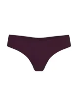 Tanga de tiro bajo color bordó, confeccionada en microfibra suave y elástica con diseño sin costuras y acabado invisible.