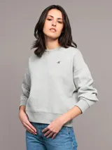 Buzo gris de cuello redondo, confeccionado en tejido fleece, con el logo de Calvin Klein bordado en el frente.