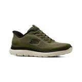 Championes deportivos Skechers modelo Summits Leyter, color verde oliva con detalles en negro y suela blanca. Presentan diseño Slip-ins para calce fácil, parte superior de tejido técnico con superposiciones hotmelt, cordones elásticos fijos y plantilla acolchada Air-Cooled Memory Foam.