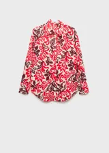 Camisa de corte recto y diseño holgado, confeccionada en algodón con estampado floral en tonos rojos y bordó sobre fondo crudo. Presenta cuello camisero clásico, cierre frontal con botones y mangas largas.