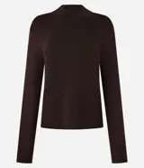 Blusa básica de punto Cortelle, color negro, con cuello alto y mangas largas.