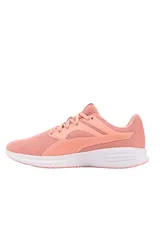 Championes deportivos Puma Transport de mujer, color rosa salmón con suela blanca.