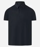 Camisa polo masculina de manga corta, confeccionada en tejido técnico de poliamida con elastano. Presenta cuello inglés con tapeta de tres botones, ofreciendo propiedades de secado rápido, elasticidad y confort térmico.
