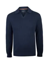 Sweater de punto RKF modelo Rocco, color azul navy, con diseño de canalé vertical, cuello polo y escote en V sin botones.