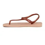 Chanclas de dedo Havaianas modelo Flash Urban para mujer, color dorado, con tiras finas texturizadas y cinta trasera para mayor sujeción.