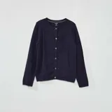 Chaqueta de punto azul marino con cuello redondo y cierre frontal con botones dorados.