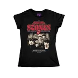 Remera negra de corte entallado con estampa frontal de la banda The Rolling Stones, incluyendo el logo clásico de la lengua y la frase Sympathy for the Devil.