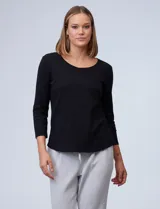 Remera de algodón color negro, marca Ruby Rd. Escote redondo y mangas 3/4.