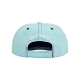 Gorra tipo cap de Supreme en denim color azul claro, con logo bordado frontal que presenta un estampado de billetes de dólar.