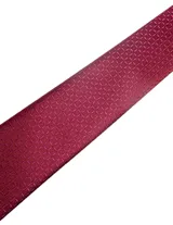 Corbata de seda azul marino con estampado paisley en tonos rosados y blancos.