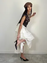 Falda larga de algodón color blanco, de diseño escalonado con múltiples volados y cintura elastizada.