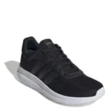 Championes urbanos Adidas modelo Lite Racer 4.0, color negro con mediasuela blanca con tecnología Cloudfoam. Presentan diseño de malla transpirable con las tres bandas características de la marca en los laterales.