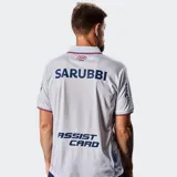 Camiseta de fútbol Umbro del Club Nacional de Football, modelo Home 2026. Diseño en color blanco con detalles en azul y rojo en el cuello y puños. Presenta un patrón jacquard sutil en toda la prenda, el escudo del club, el logo de Umbro y el sponsor Antel en el frente.