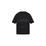 Remera negra Allsaints de corte oversize, cuello redondo y mangas cortas. Presenta el nombre de la marca y la palabra "London" estampados en tono sobre tono en el frente, además de detalles en las mangas.