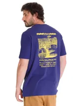 Remera azul de manga corta Caterpillar, con cuello redondo y diseño gráfico impreso en el pecho.
