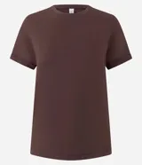 Remera básica de cuello redondo y manga corta con detalle de dobladillo, confeccionada en algodón suave.