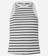 Musculosa básica de rib, color blanco con rayas horizontales negras y cuello redondo.