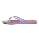 Chanclas de goma con diseño de bloques de color: naranja, lila, rojo y verde.