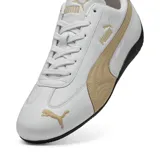 Championes Puma Speedcat LTH, color blanco con detalles en beige y suela negra.