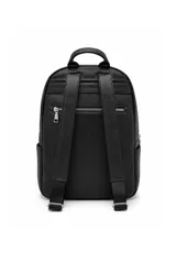 Mochila de ecocuero color negro con textura granulada, múltiples bolsillos con cierre, asas ajustables y detalles metálicos plateados.
