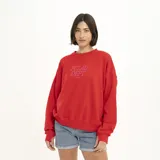 Buzo rojo de corte holgado con cuello redondo y estampado frontal con la inscripción "Pulau Dept. Since 2021" en color rosa.