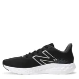 Championes deportivos New Balance modelo 411 V3, color negro con detalles en gris y suela blanca. Presentan un diseño de malla transpirable, cierre con cordones y el logo característico en el lateral.