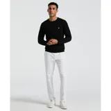 Sweater de punto negro con textura de panal, cuello redondo y mangas largas, con el logo del pingüino bordado en el pecho.
