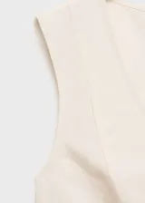 Top de corte peplum con cuello en pico y tirantes anchos. Confeccionado en tejido mezcla de lino y viscosa, presenta un diseño sin mangas con cierre de cremallera lateral.