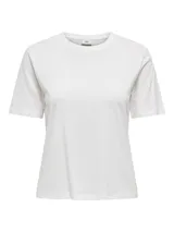 Remera negra de manga corta, cuello redondo y corte clásico.