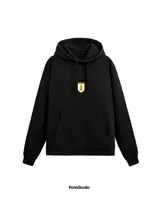 Hoodie negro con capucha y bolsillo frontal tipo canguro. Presenta el escudo de la AUF en el centro del pecho con acabado en relieve y un estampado de alta calidad en la espalda.
