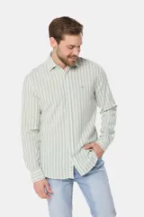 Camisa de lino de manga larga con diseño de rayas verticales en tonos verde y blanco, cuello camisero, cierre frontal de botones y bordado sutil en el pecho.