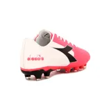 Championes de fútbol Diadora Md Striker Ii, color fucsia con detalles en blanco y negro.