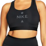 Top deportivo Nike de mujer, color negro, con logo estampado en el frente.