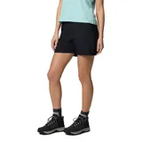 Short de senderismo Columbia color negro, con diseño técnico de tiro medio, bolsillos laterales y traseros, y trabillas para cinturón. Confeccionado con tecnología repelente al agua y a las manchas.