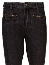 Pantalón skinny leg de tiro medio marca RKF, confeccionado en denim gris oscuro. Presenta bolsillos delanteros con cierres metálicos horizontales y ruedo deshilachado.